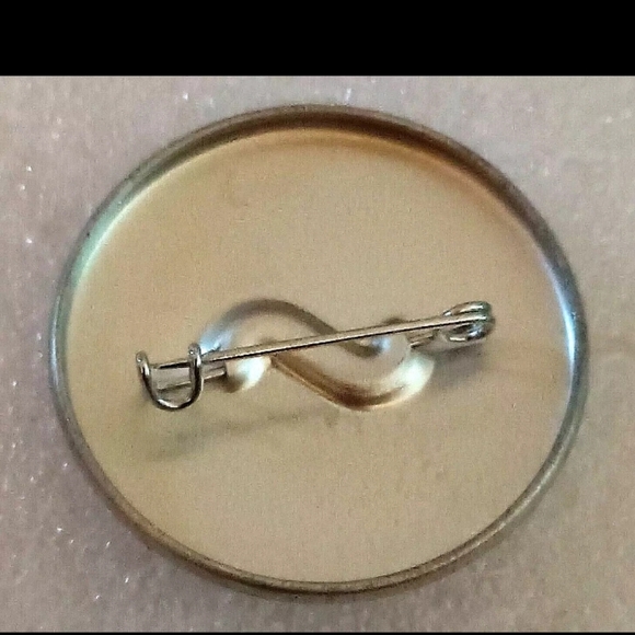 2 Star Wars Rey Target Last Jedi DVD Movie Release Promo Button Pin New NOS 2017 - Picture 6 of 6